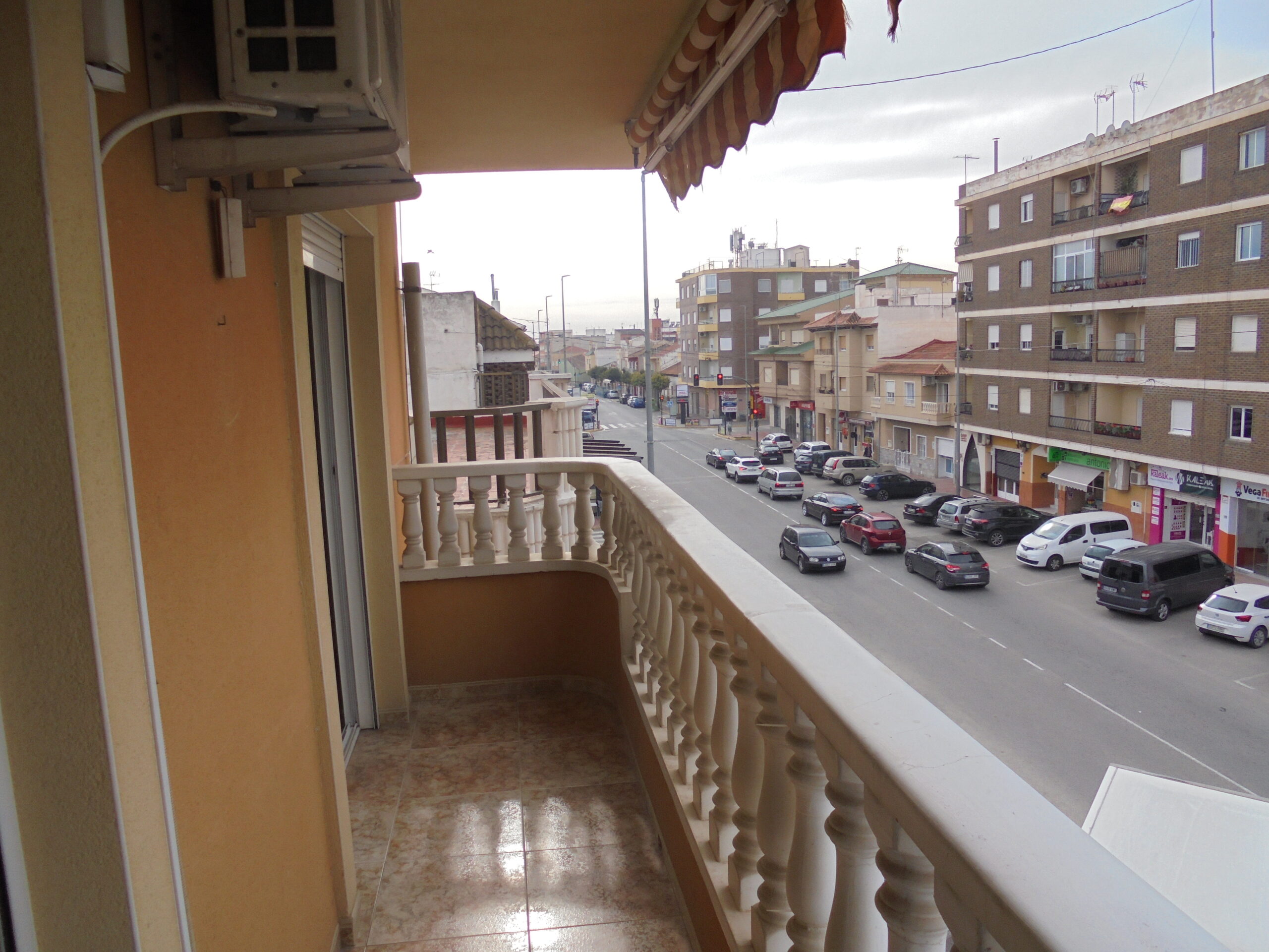 ESPACIOSO PISO EN VENTA EN CATRAL