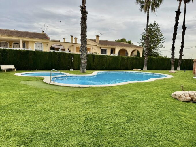 Bungalow en planta baja en Catral – 114.950 €