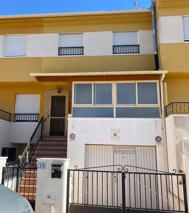 BUNGALOW AMPLIO DE 3 DORMITORIOS EN ALQUILER EN CATRAL